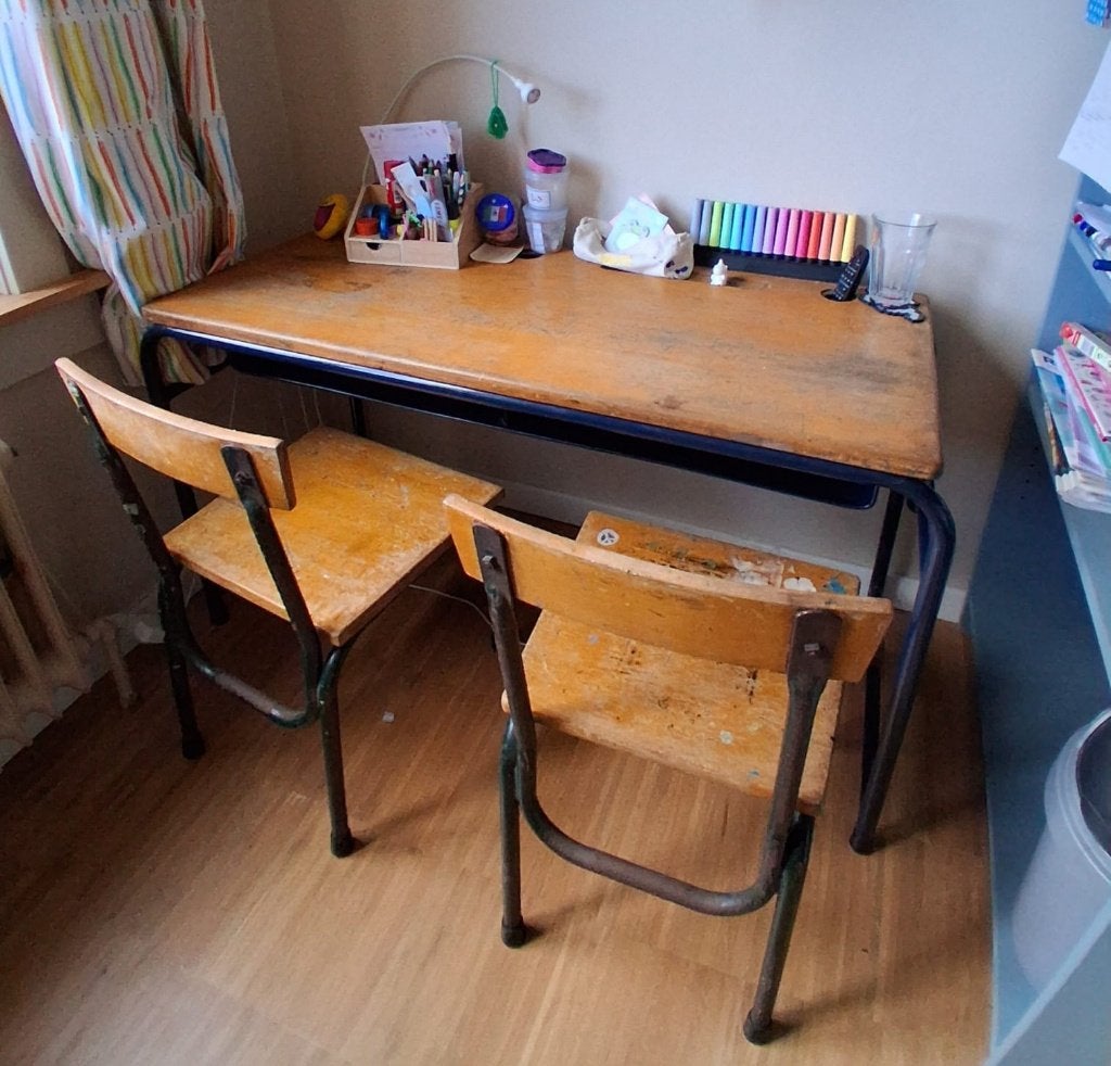 Oude schoolbank met twee stoeltjes, Huis en Inrichting, Ophalen, Opbergruimte, Gebruikt, 110 cm