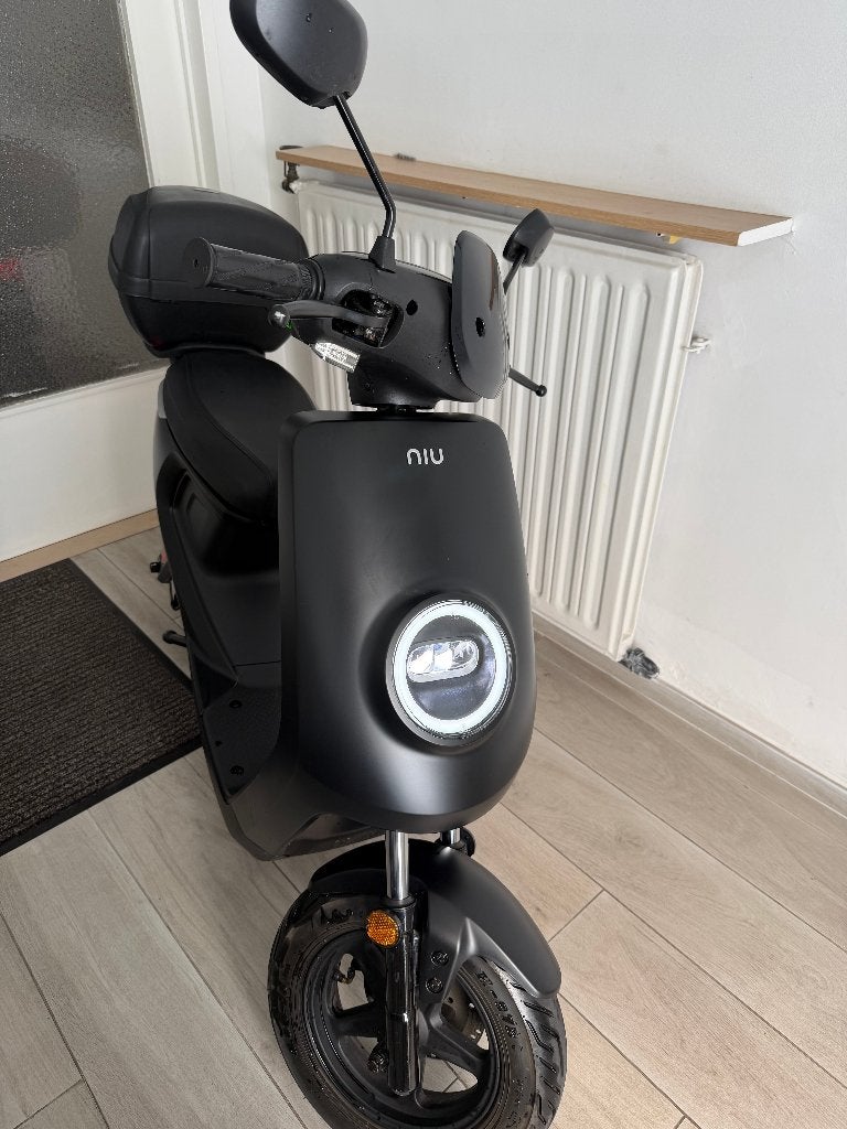 Niu Scooter B klasse met alle papieren, Fietsen en Brommers, Ophalen, Elektrisch, Nieuw, Klasse B (45 km/u)
