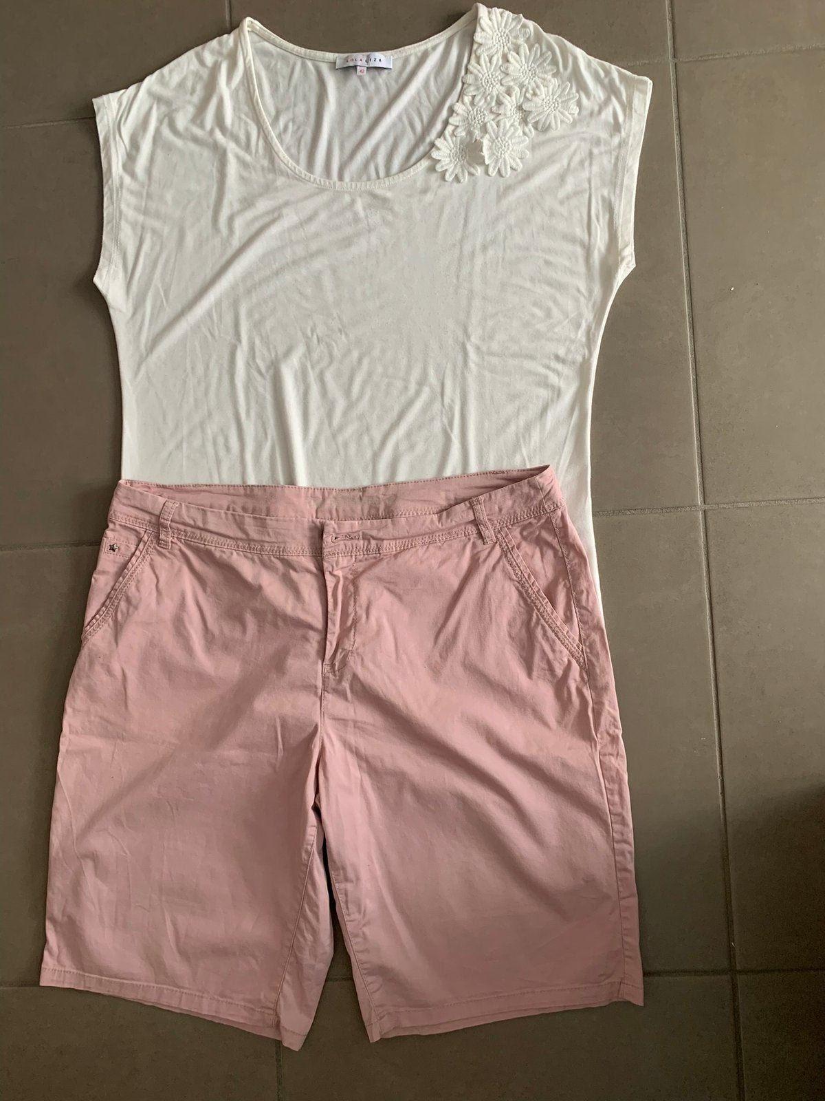 Tshirt + short maat 42, Vêtements | Femmes, T-shirts, Taille 42/44 (L), Manches courtes, Enlèvement ou Envoi, Rose