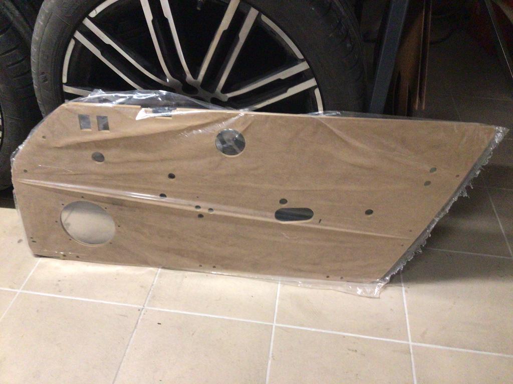 2 PANNEAUX DE PORTE NEUFS PORSCHE 911, Enlèvement