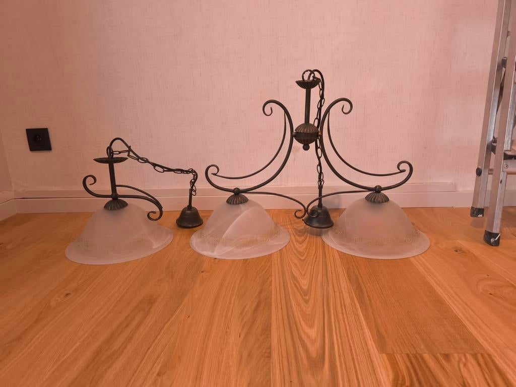 2 lusters in melkglas met goudkleurige versiering, Enlèvement, Comme neuf, Verre
