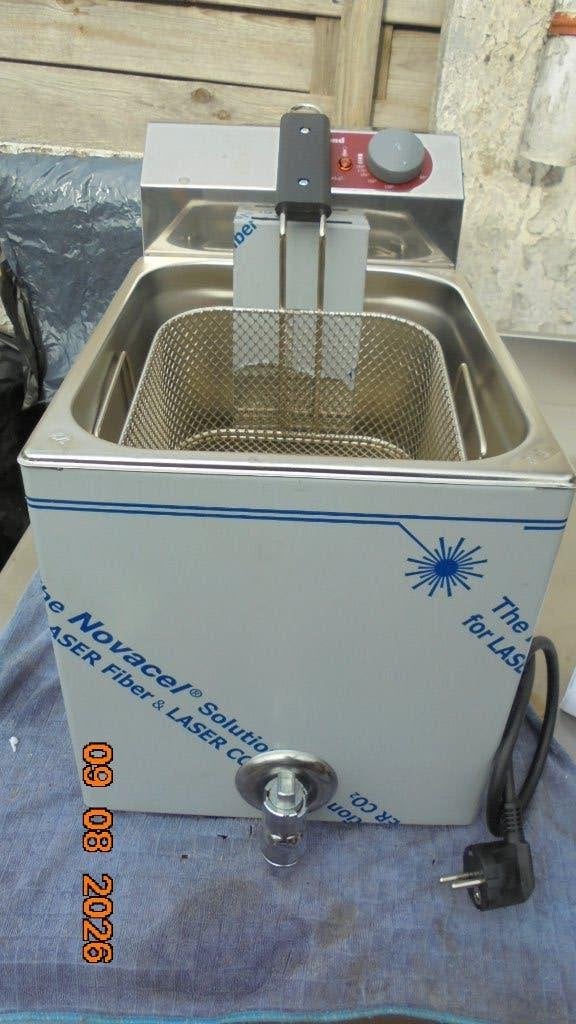 Elektrische friteuse van 8 liter, Ophalen