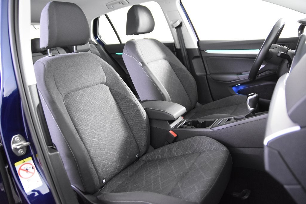 Volkswagen Golf VIII Life *1ste Eigenaar*Navigatie*Carplay*, Voorwielaandrijving, Stof, 620 kg, Bedrijf