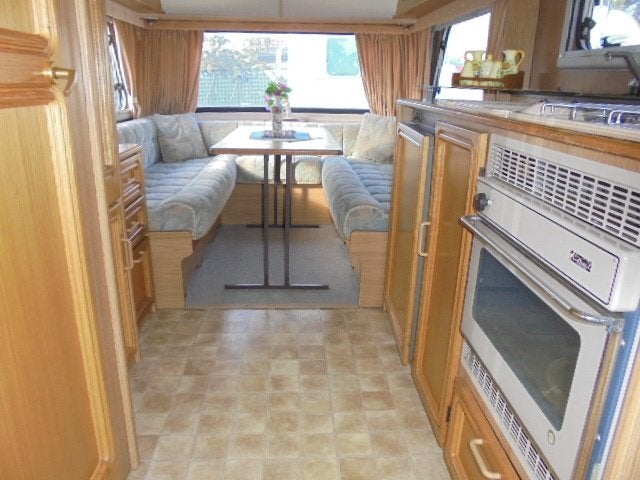 Award 670-rondzit-treinzit/vast bed-douche wc-tent-luifel, Caravans en Kamperen, Tot en met 5