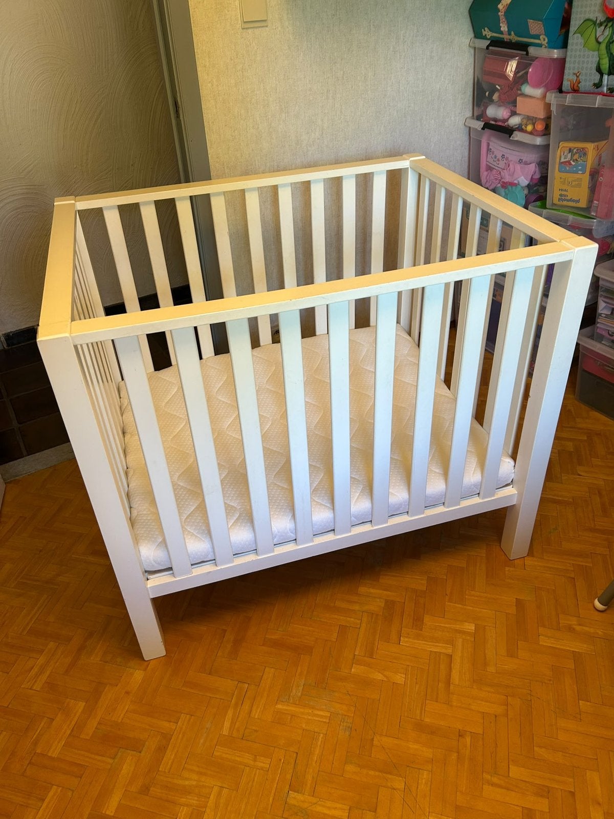 Babybed, Ophalen, Zo goed als nieuw, Matras