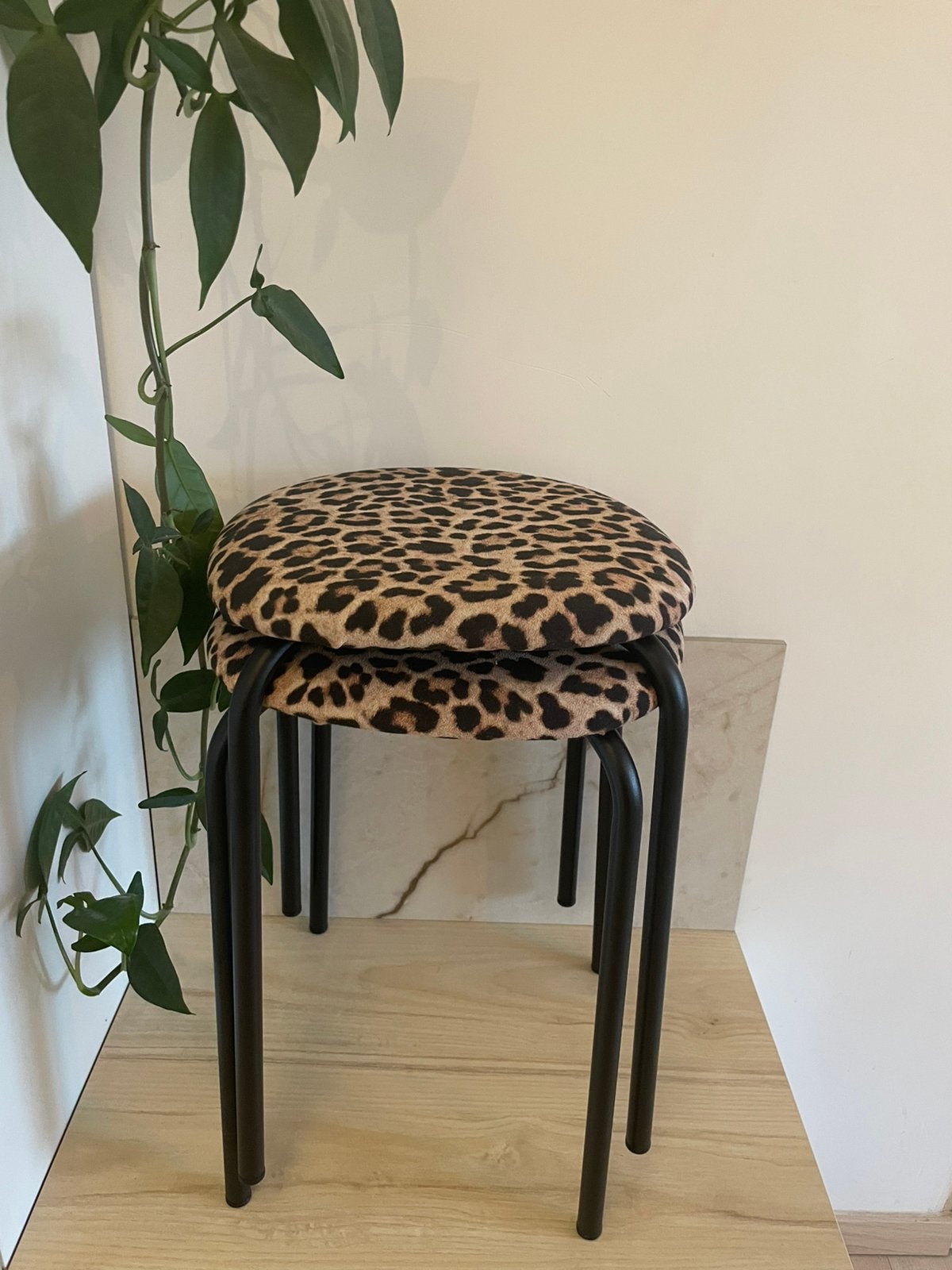 Panter stapelkrukjes twee stuks, Huis en Inrichting, Krukjes, Ophalen of Verzenden, Zo goed als nieuw