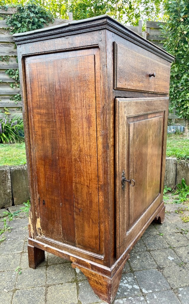 armoire ancienne modèle de confiturier, Enlèvement