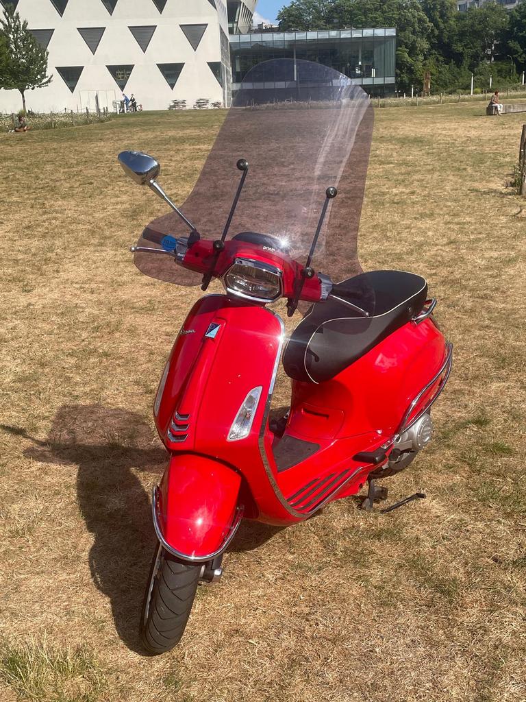 Vespa Sprint 50 S (Sport) 2023 – Rood – Slechts 350km!, Ophalen, Vespa S, Benzine, 50 cc
