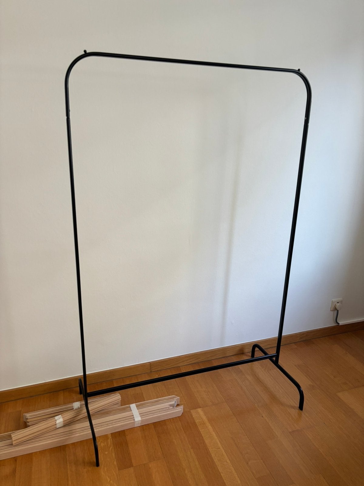 MULIG Clothes rack, black, 99x152 cm, Kleding | Dames, Kledingrekken, Ophalen, Zo goed als nieuw