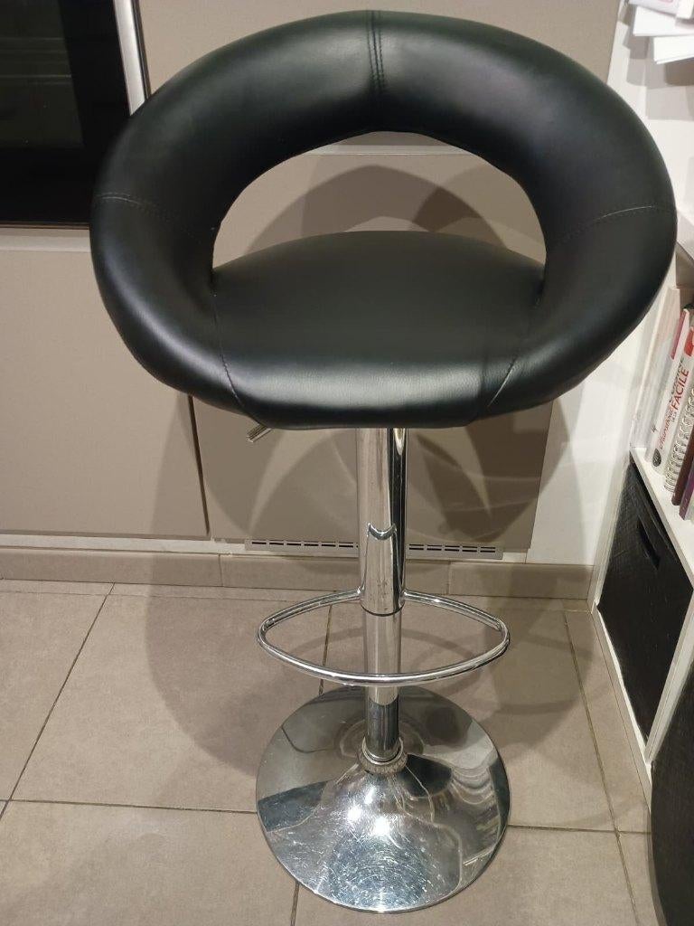 Tabouret de bar pivotant en similicuir noir, Maison & Meubles, Tabourets de bar, Utilisé, 1 tabouret, Réglable en hauteur, Avec repose-pieds