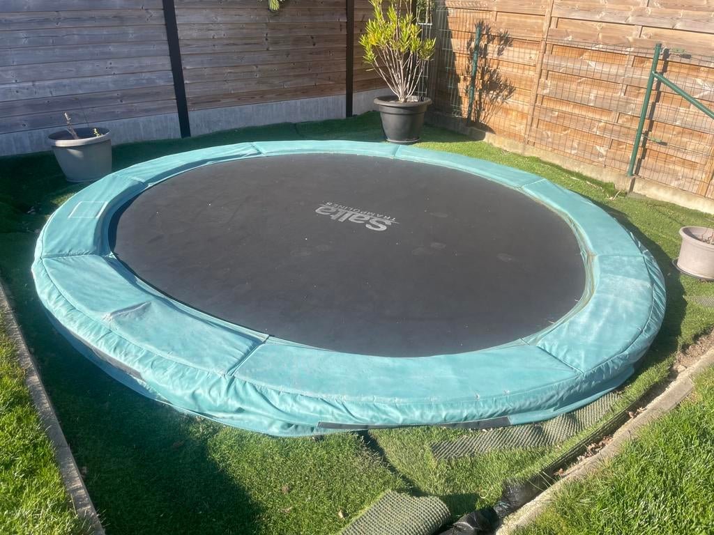 Trampoline ground 366cm, met kleine schade, zelf demontern, Ophalen