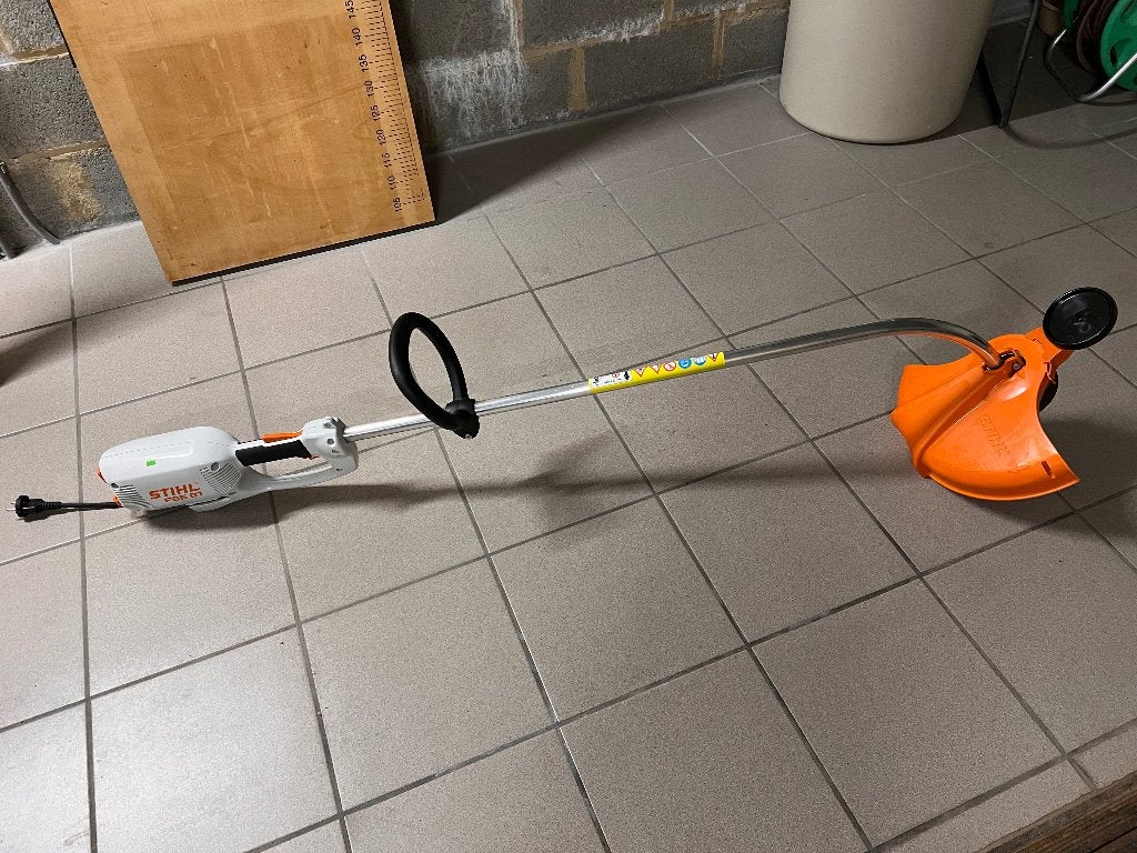 Débroussailleuse Stihl FSE 81, Électrique, 30 à 50 cm, Enlèvement, STIHL