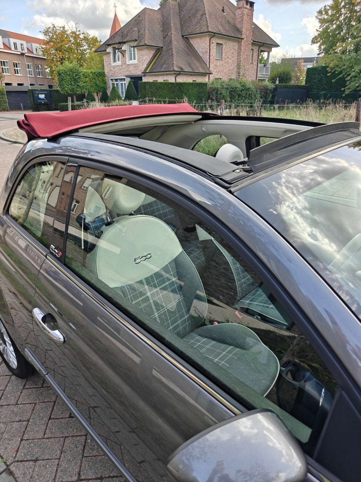 Fiat 500 cabrio lounge slechts 30.000 km, Auto's, 4 zetels, Euro 6, Cabriolet, Leder en Stof