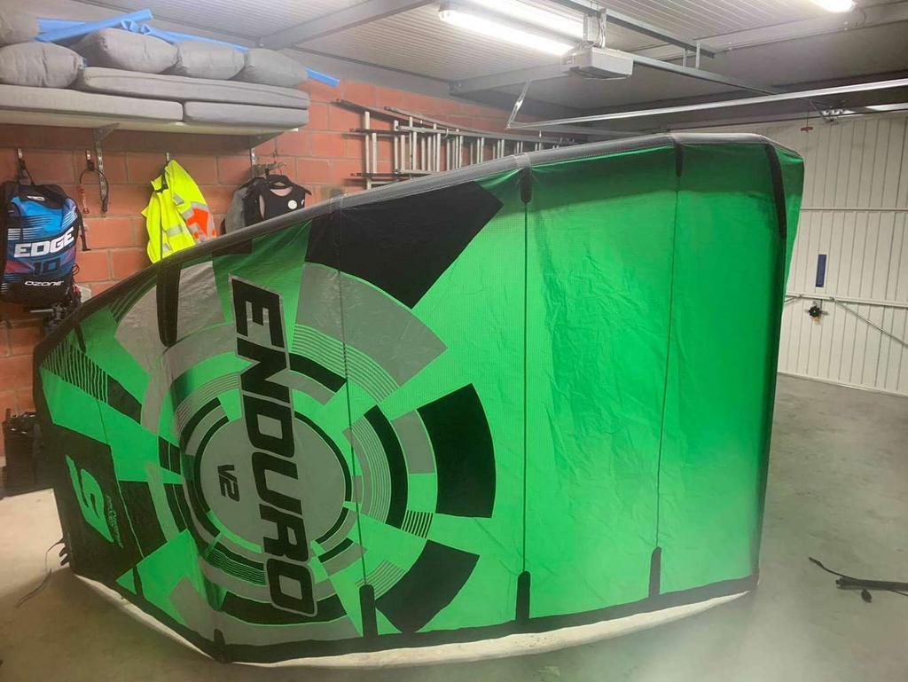 Complete kiteset Ozone Enduro V2 9m+ bar – Klaar om te varen, Watersport en Boten, Kitesurfen, Ophalen, 9 m², Geen board, Zo goed als nieuw