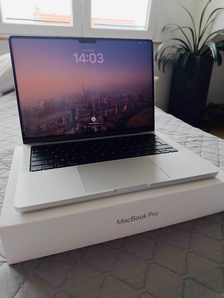 APPLE MACBOOK PRO 14" M5 (16/512) SILVER, Informatique & Logiciels, Apple Macbooks, MacBook Pro, Autres tailles, 512 GB, Comme neuf