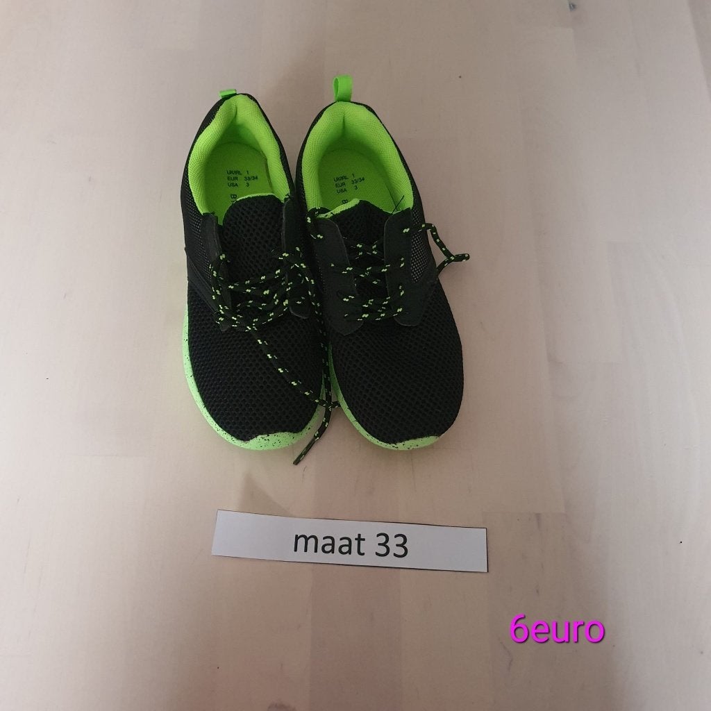 Nieuwe zwarte groene sneakers maat 33, Ophalen of Verzenden, Nieuw