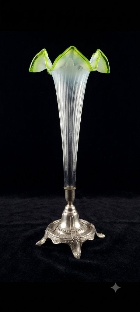 Vase soliflore cornet en verre opalescent, Antiquités & Art, Enlèvement