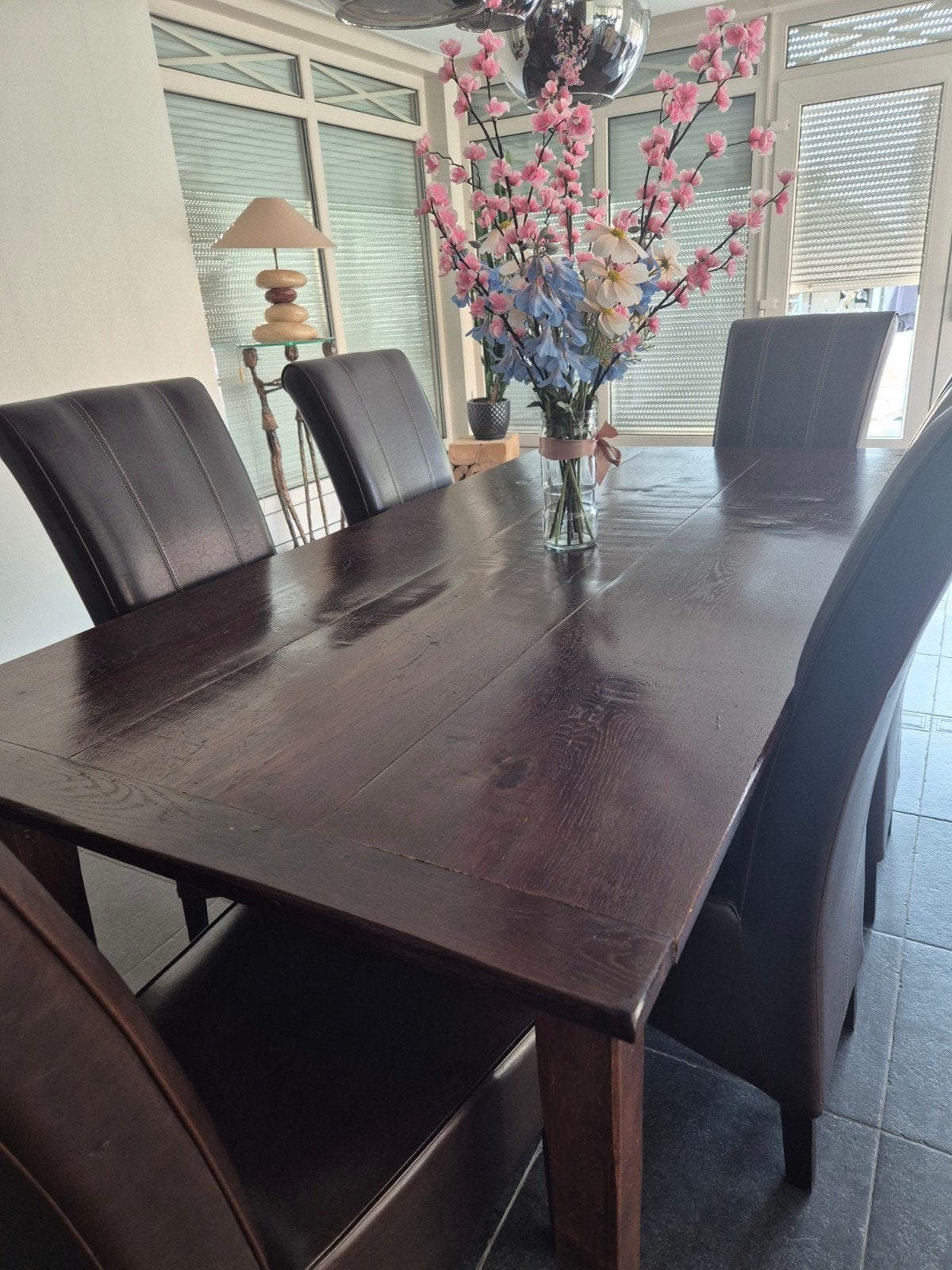 Tijdloze eetkamertafel en stoelen, Ophalen