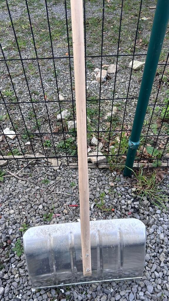 Pelle à neige en aluminium avec manche en bois, Enlèvement, Autres types