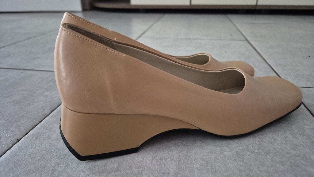 Nieuwe Ken-French schoenen, maat 39, huidskleurige schoenen, Vêtements | Femmes, Neuf, Beige, Enlèvement, Chaussures basses