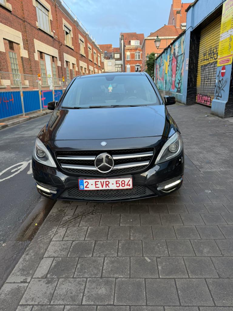 Mercedes B180 essence euro5b, Euro 5, Noir, 5 places, Particulier