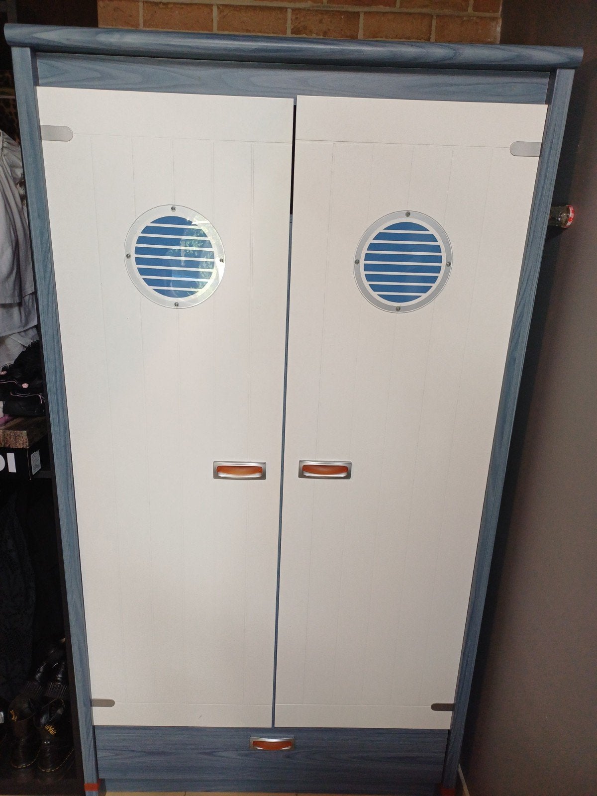 ARMOIRE 2 PORTES AVEC TIRROIR., Enlèvement, Utilisé