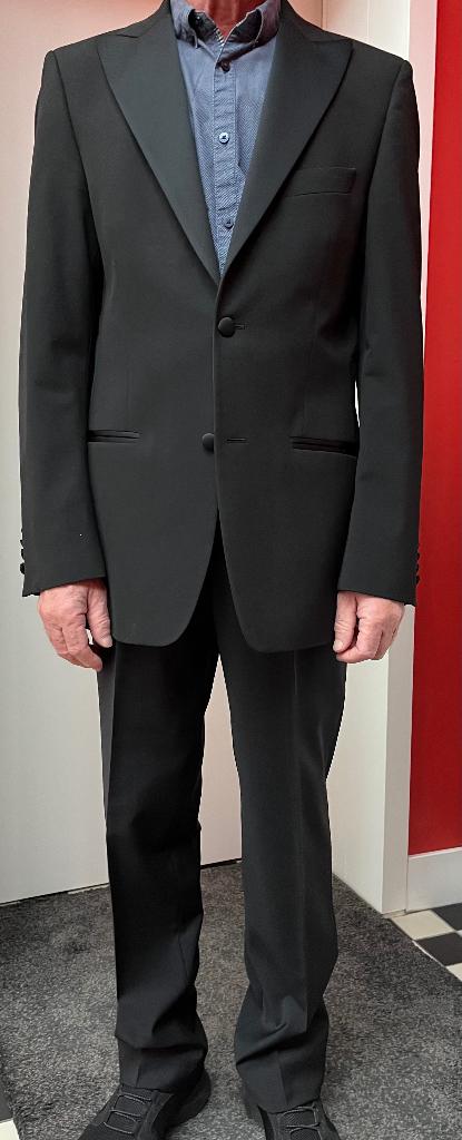 Zeer mooie moderne nieuwe smoking - Zara Man., Kleding | Heren, Kostuums en vesten, Maat 48/50 (M), Zwart, Ophalen of Verzenden