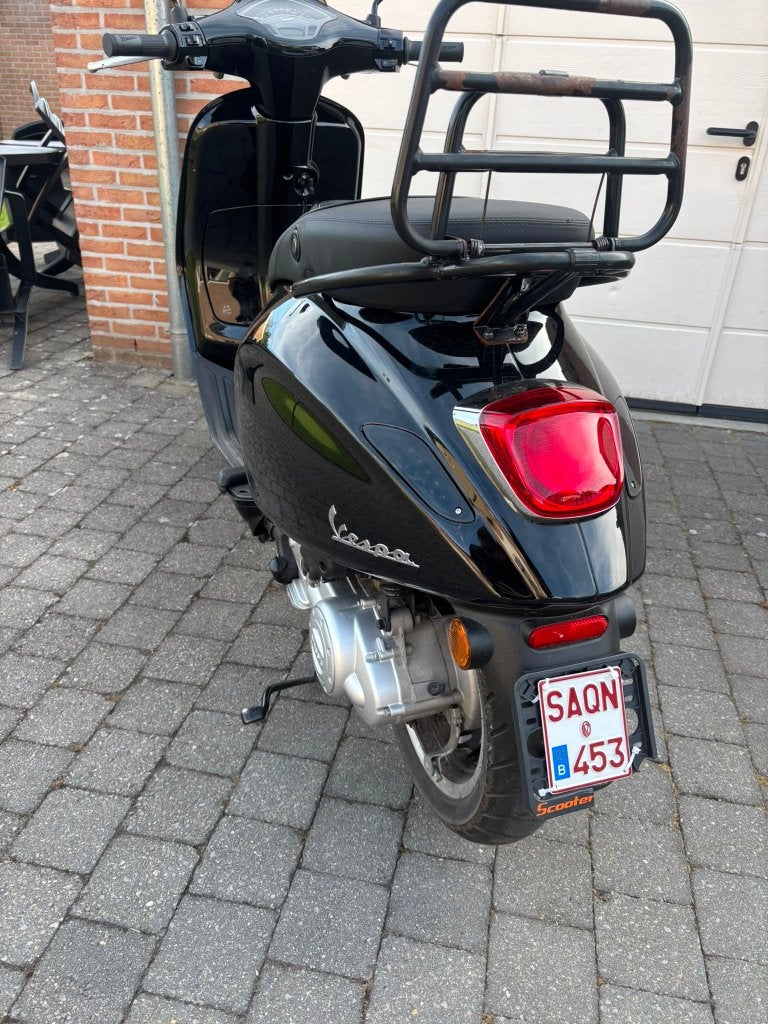 Vespa sprint 2021 A klasse, Fietsen en Brommers, Ophalen, Zo goed als nieuw, Benzine, 50 cc