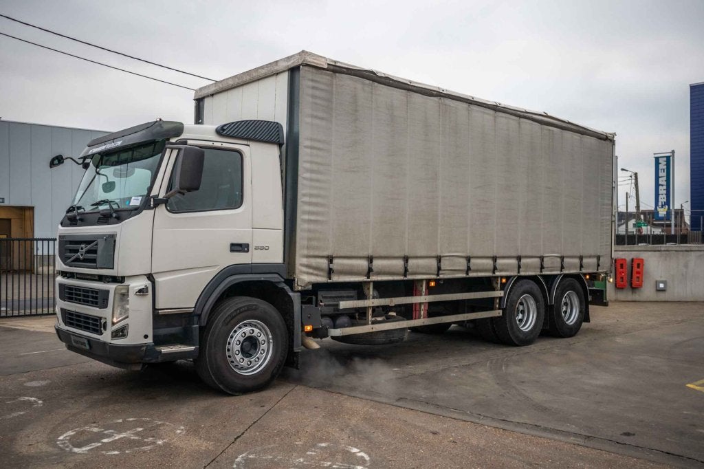 Volvo FM 330+10 pneus/tires-intarder (bj 2010), Auto's, Automaat, Euro 5, Wit, Bedrijf