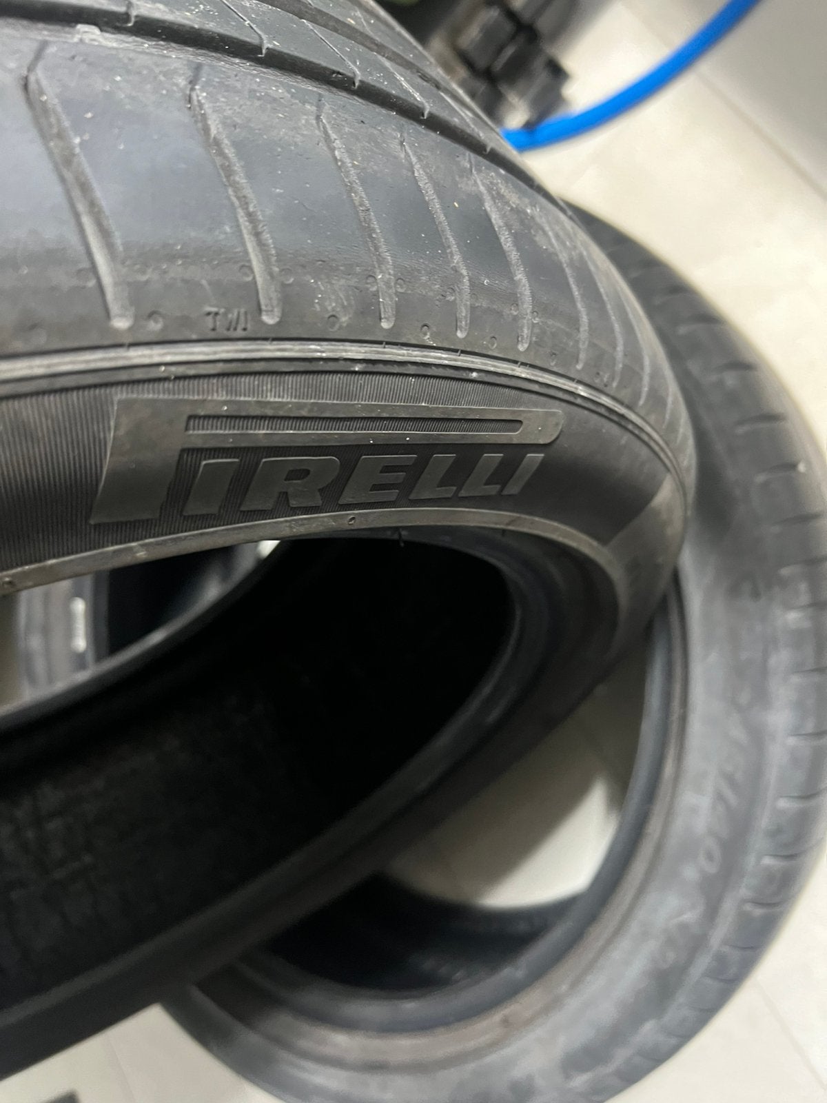 2 pneus Pirelli P zero 245/40 R19, Enlèvement