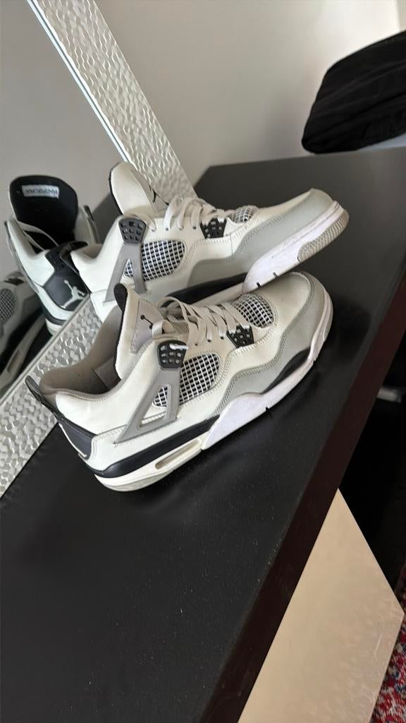 Air jordan 4 military black, Ophalen