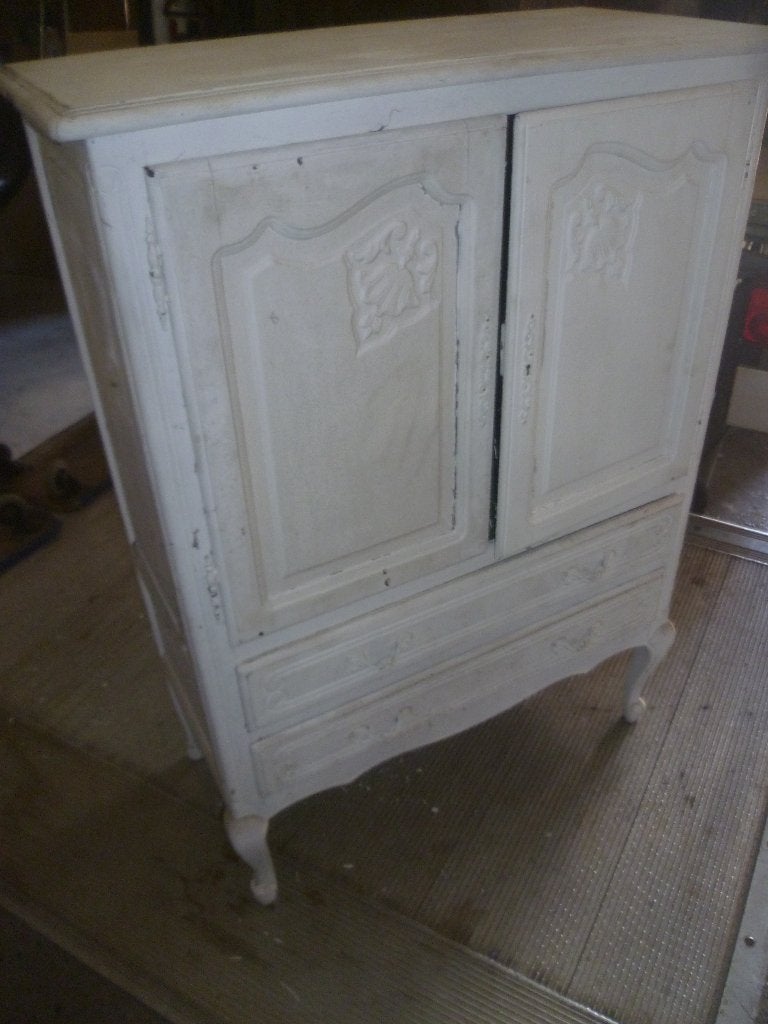 2 GEVERFDE LOUIS XV KASTEN, Enlèvement