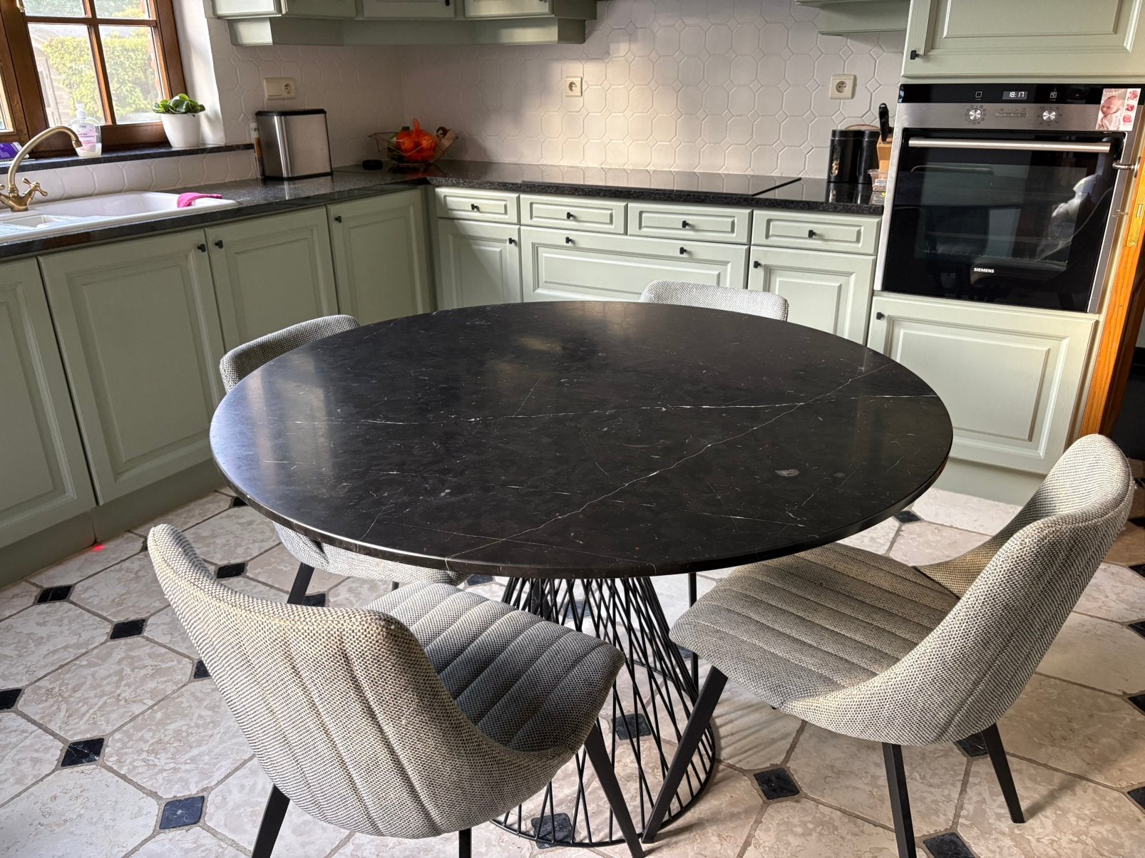 Table ronde en marbre 1,20 m (6 chaises possibles), Maison & Meubles, 100 à 150 cm, Quatre personnes, Rond, 100 à 150 cm