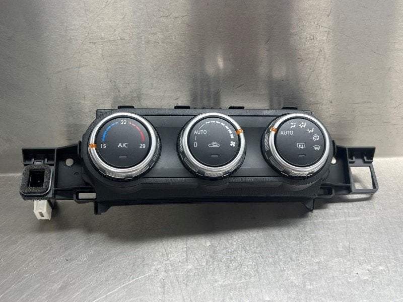 PANNEAU DE COMMANDE CHAUFFAGE CLIMATISATION Mazda MX-5 (ND), Utilisé, Mazda