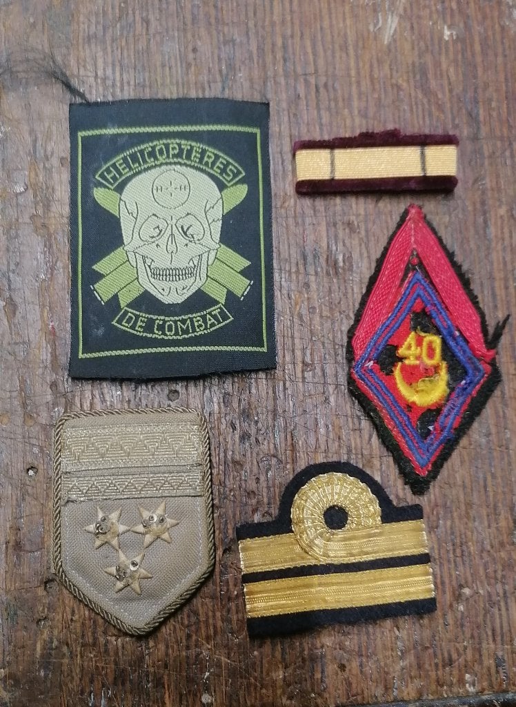 Lot insignes passant épaulettes militaire civil, Collections, Envoi, Autres, Emblème ou Badge