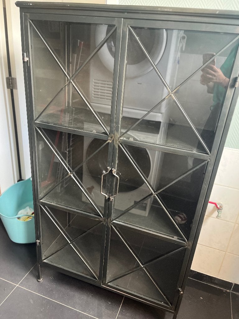 Zwarte vitrine kast (halle 1500), Huis en Inrichting, Kasten | Vitrinekasten, Ophalen, Gebruikt, 100 tot 150 cm, 50 tot 100 cm