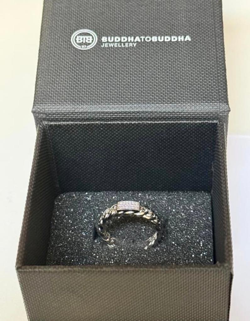 Buddha to Buddha ring 14 karaat witgoud met diamant! NIEUW!, Handtassen en Accessoires, Nieuw, Ophalen of Verzenden, 17 tot 18