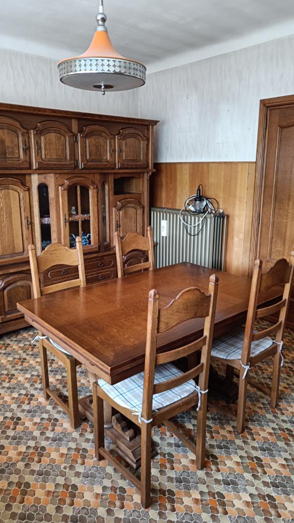 Eetkamer kasten, tafels en stoelen gratis af te halen, Ophalen