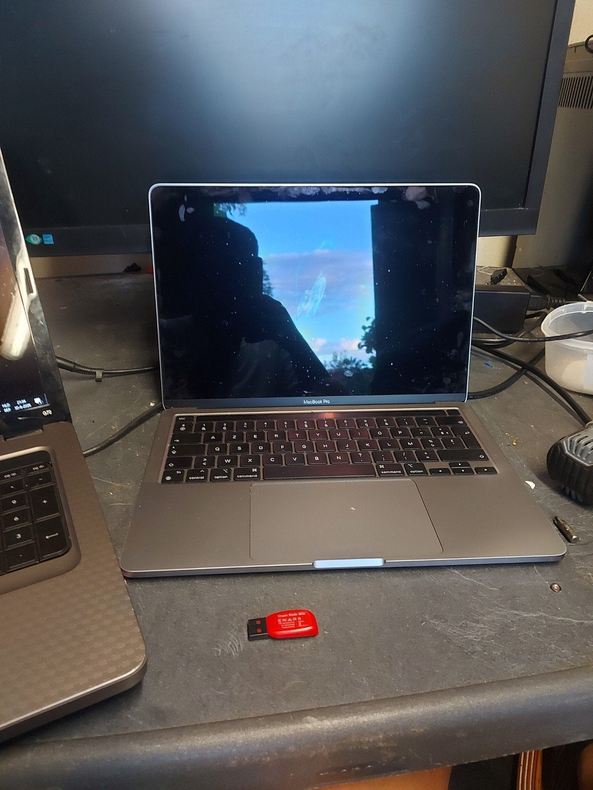 Ik zoek oude macbooks is voor in te zamelen, Computers en Software, Laptopstandaarden, Ophalen of Verzenden