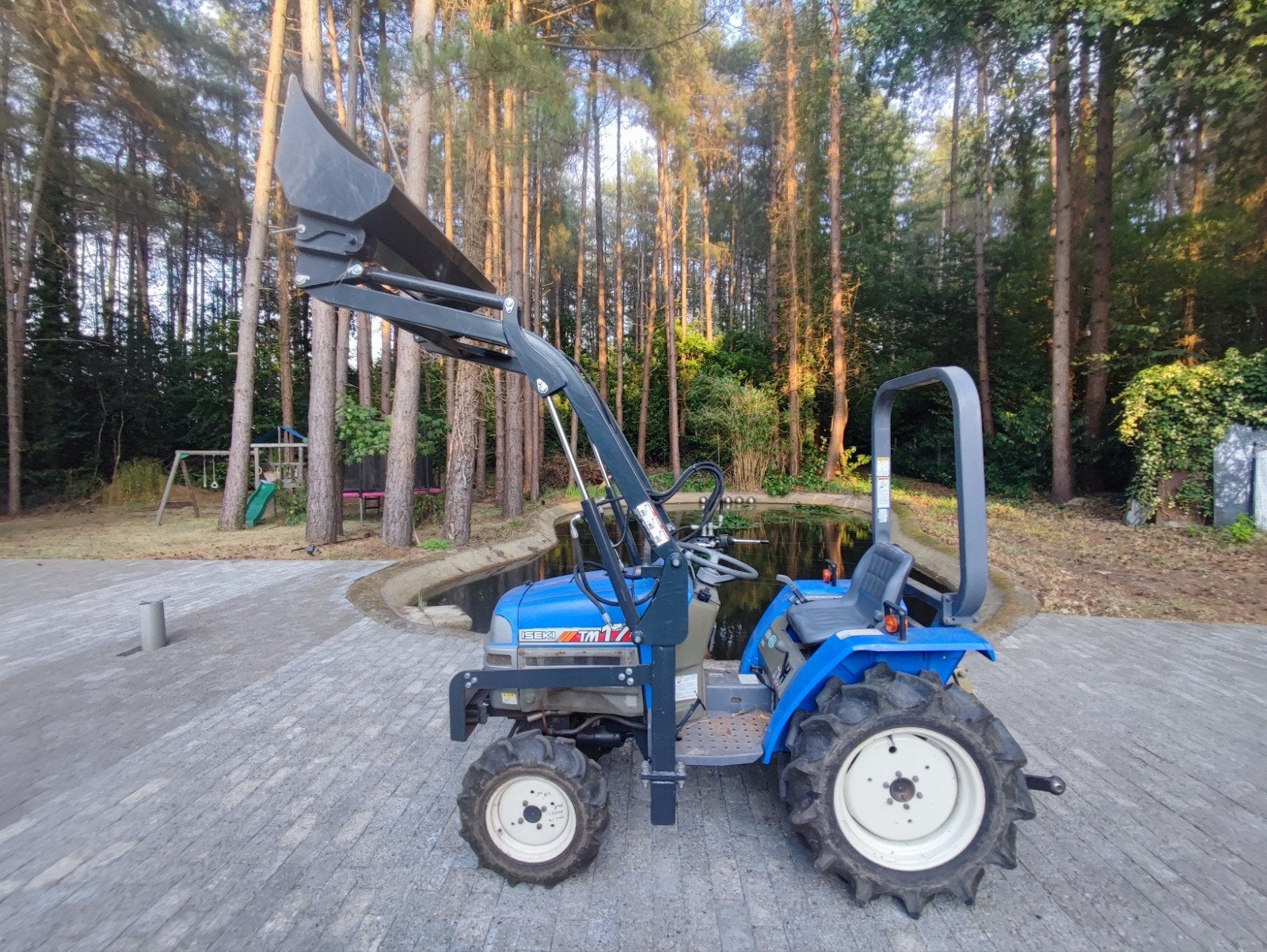 Iseki TM17 tractor met frontlader, Enlèvement