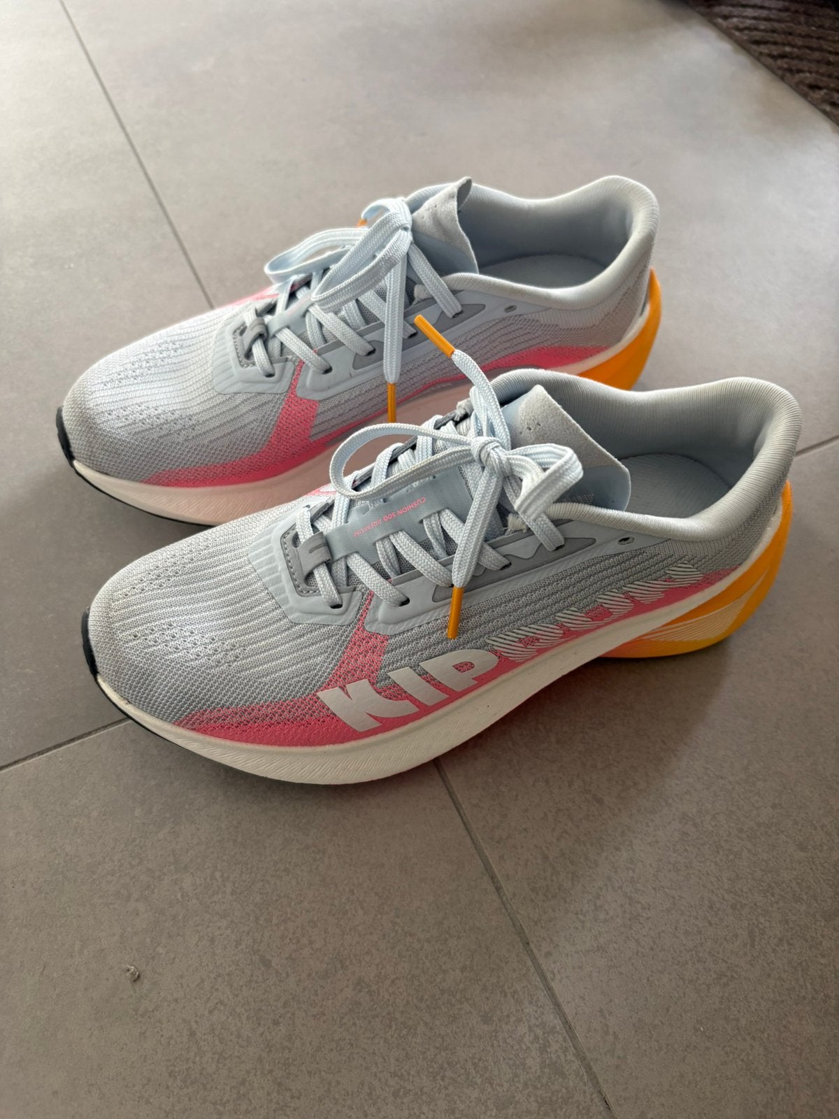 Hardloopschoenen dames, Sport en Fitness, Hardloopschoenen, Zo goed als nieuw, Hardlopen, Ophalen
