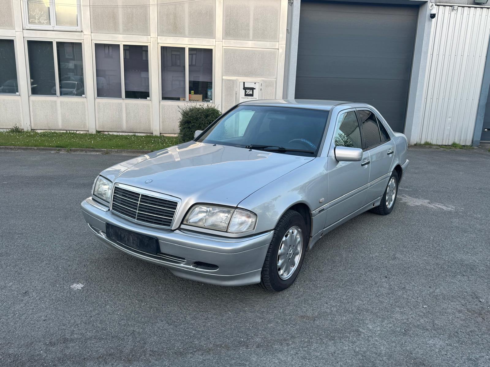 Mercedes - Benz C240 Essence année 2000 km190000, Auto's, Bedrijf, C-Klasse, Handgeschakeld, Berline