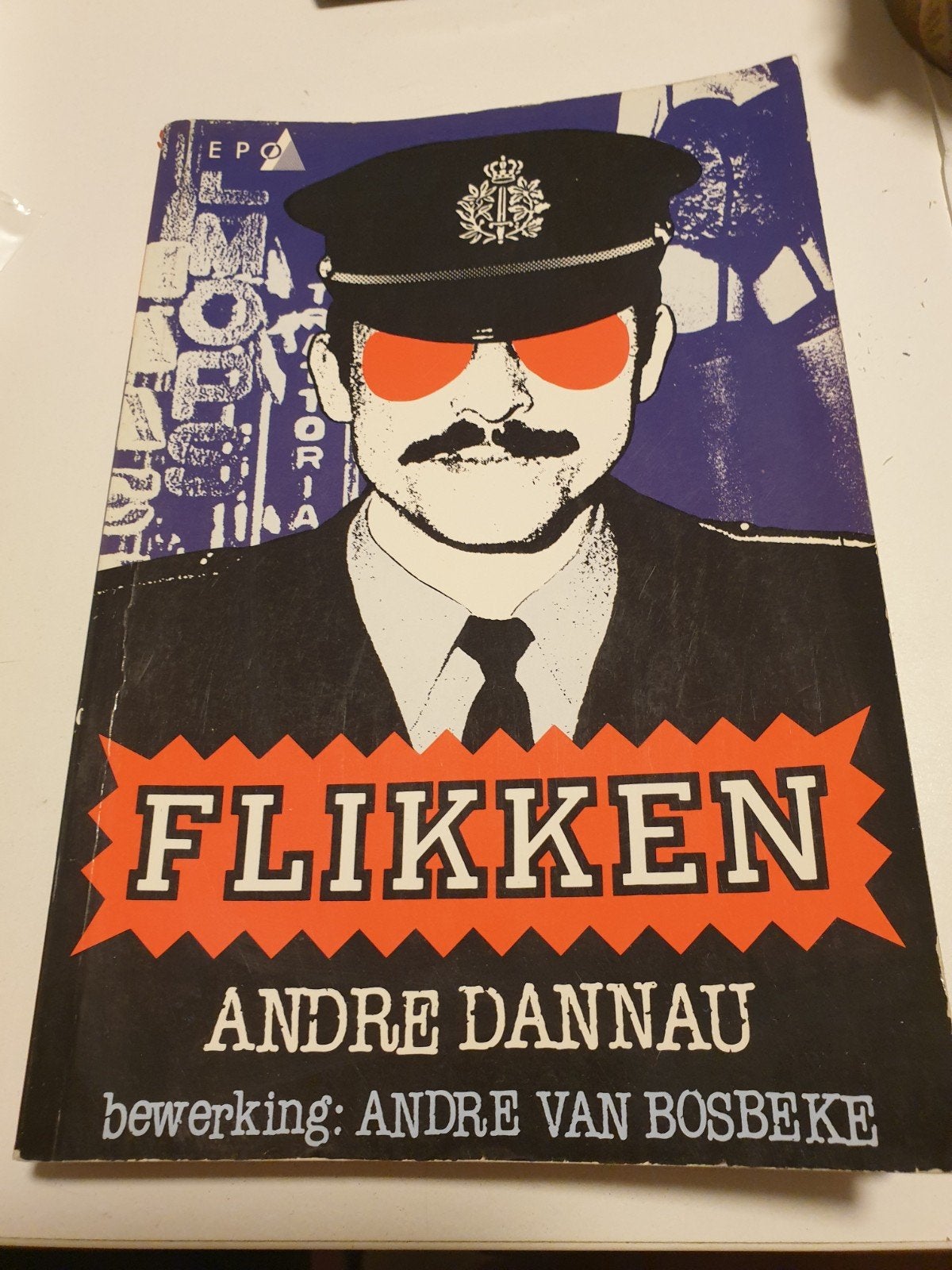 FLIKKEN André Dannau, bewerking André van Bosbeke, Boeken, Ophalen of Verzenden, Gelezen