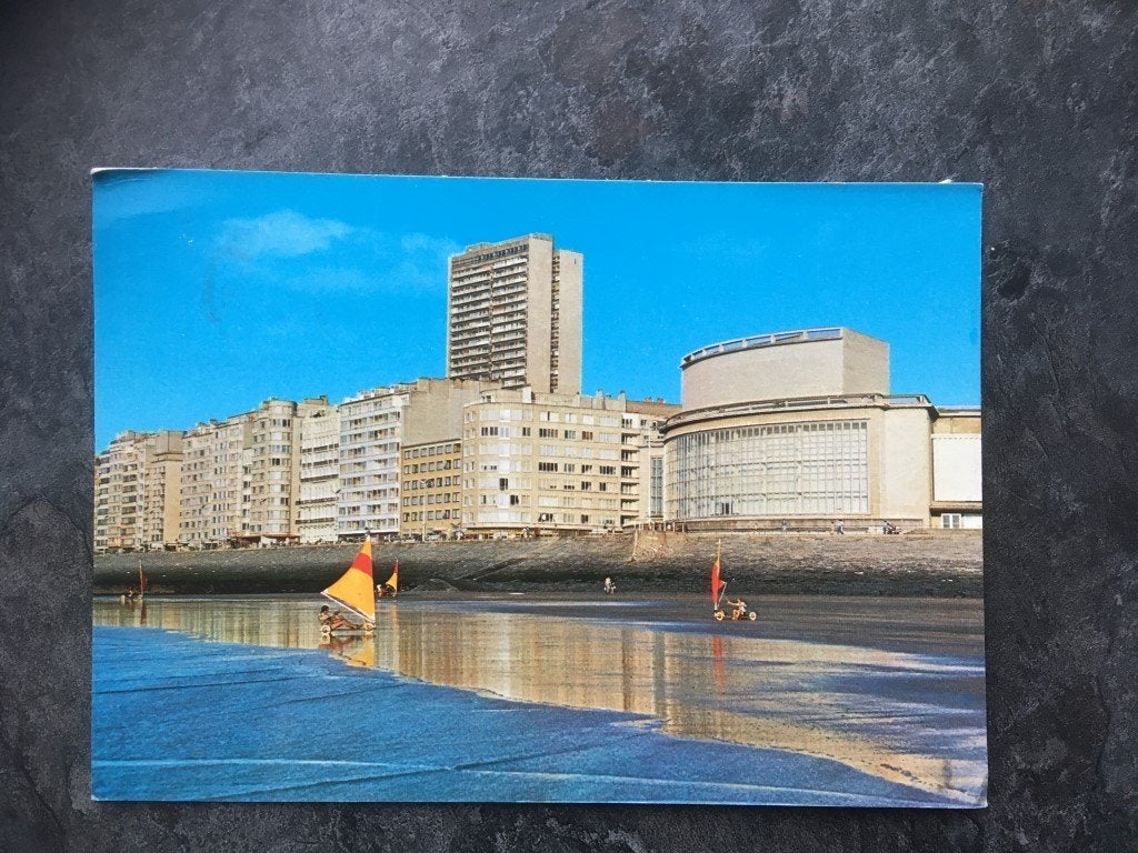 Oostende - zeedijk met kursaal en Europa-toren strandzeilen, Ophalen of Verzenden
