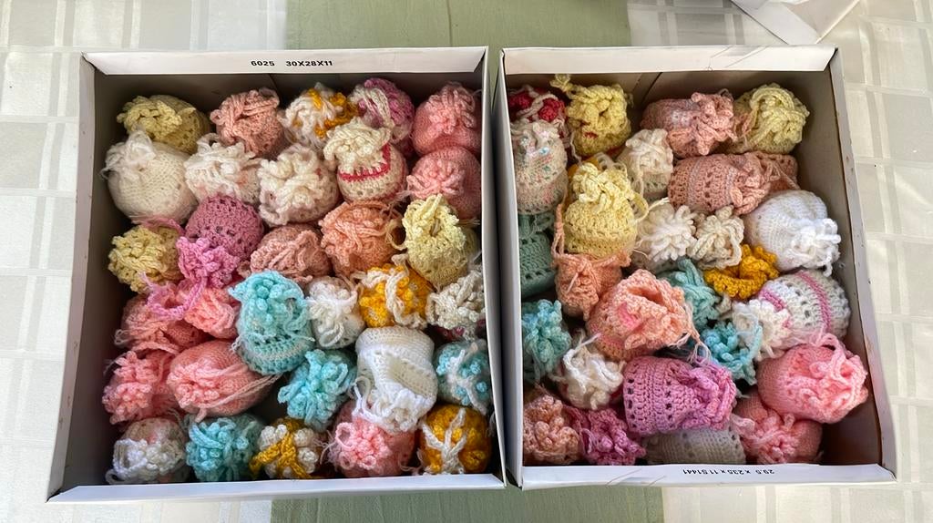 59 zelfgehaakte zakjes in verschillende kleuren, Kinderen en Baby's, Ophalen of Verzenden, Zo goed als nieuw