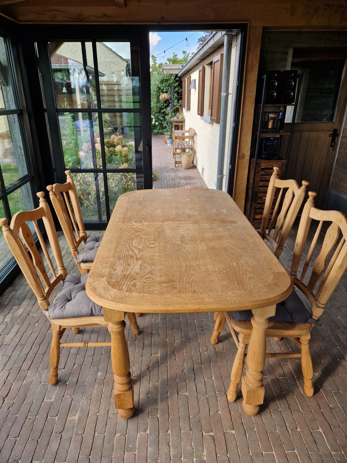 Landelijke uitschuifbare tafel met 4 stoelen massief hout, Huis en Inrichting, Ophalen, Landelijke