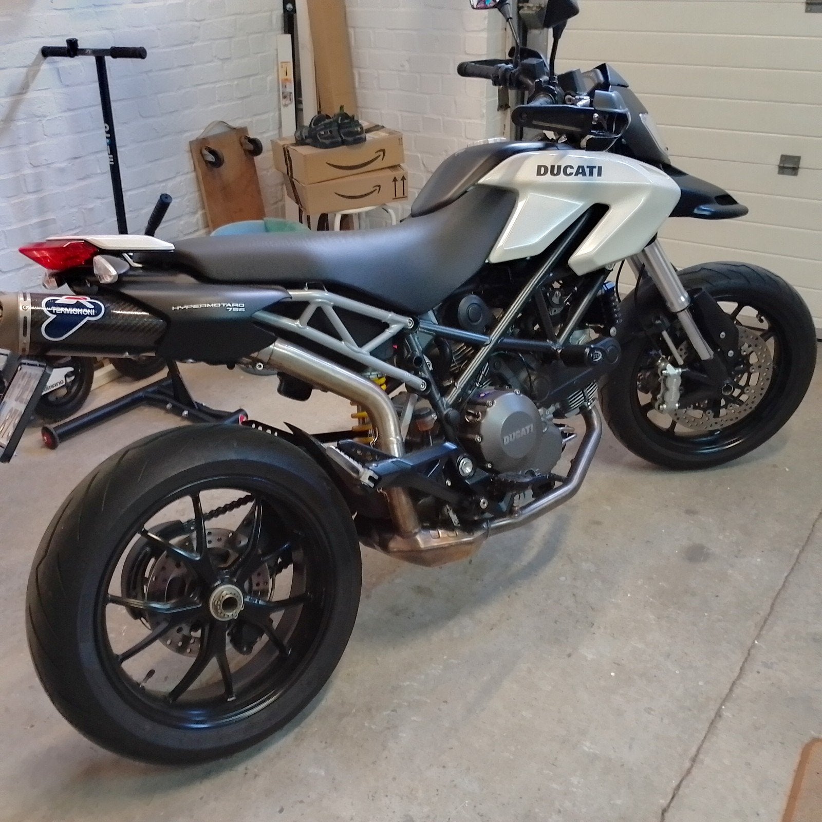 DUCATI HYPERMOTARD 796, Motoren, 2 cilinders, Particulier, Meer dan 35 kW, Minimaal motorrijbewijs A1