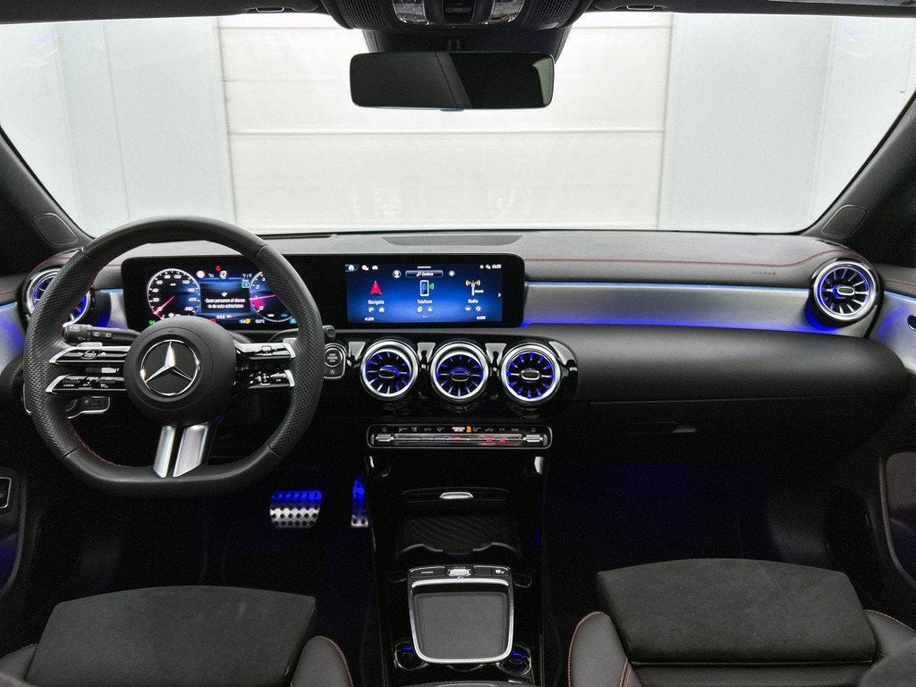 Mercedes-Benz CLA-Klasse 180 Shooting Brake AMG Line | Night, Achat, Chargement par induction pour smartphones, Entreprise, Entretenue par le concessionnaire