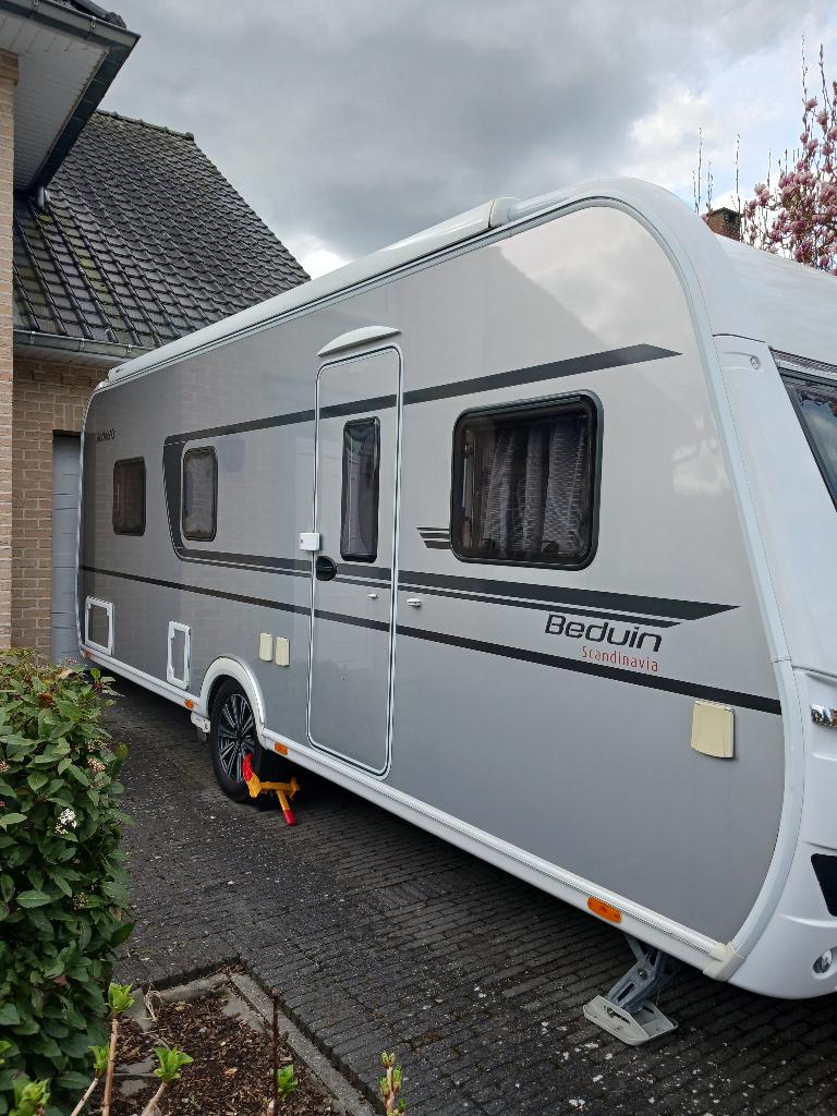 Dethleffs Beduin Scandinavia 550 RD met queens bed, Caravans en Kamperen, Particulier, 1500 - 2000 kg, Rondzit, Schokbreker