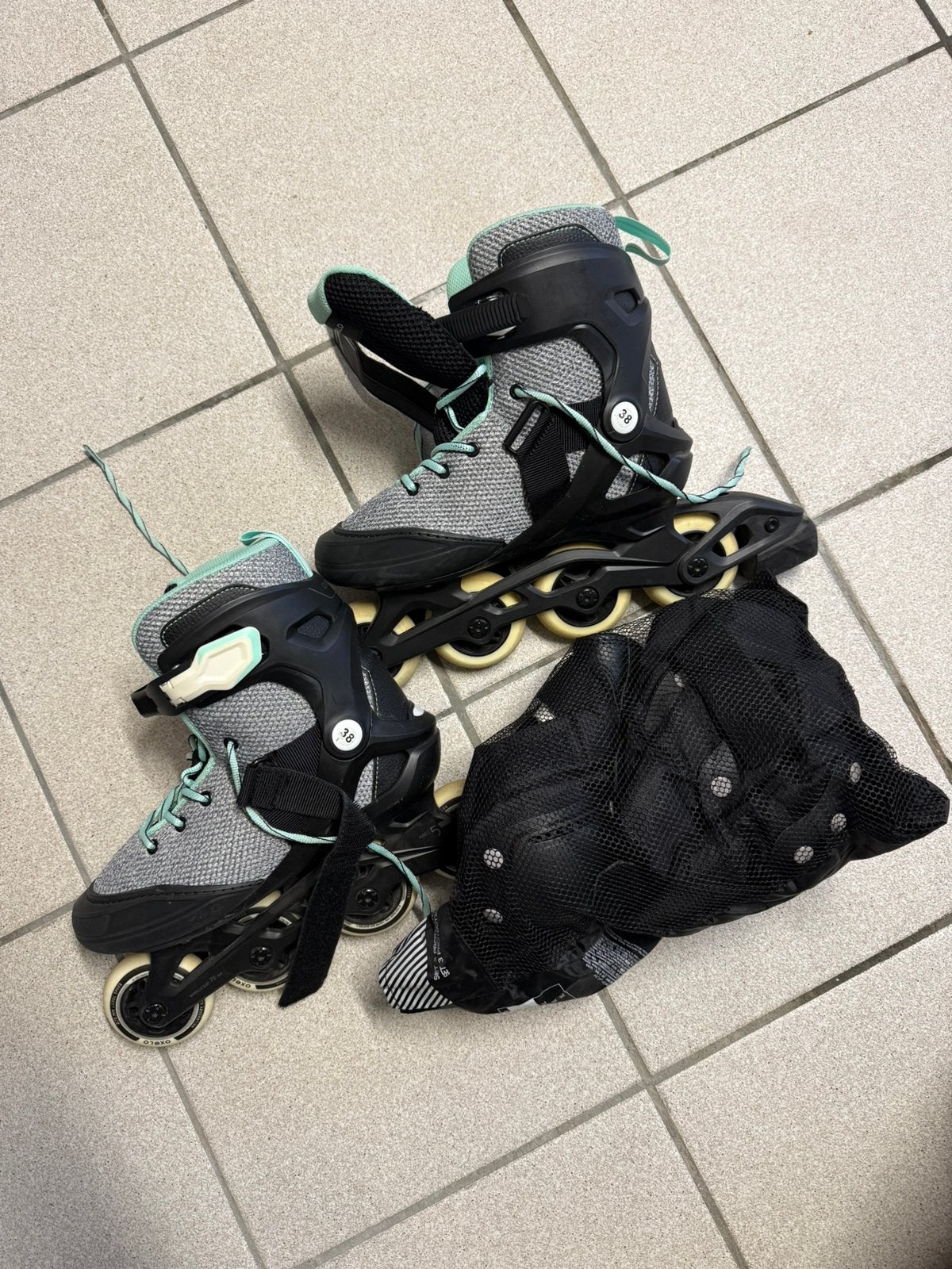 Skates met alle bescherming, Sport en Fitness, Ophalen, Zo goed als nieuw, Bescherming